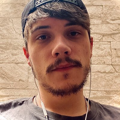 Domi_360's tweet photo. Hab geschaut mit der Innenkamera ob ich was im Gesicht hab und hab ausversehen ein Foto gemacht xD lol #NeuesProfilbild https://t.co/EZ4C2Vme92