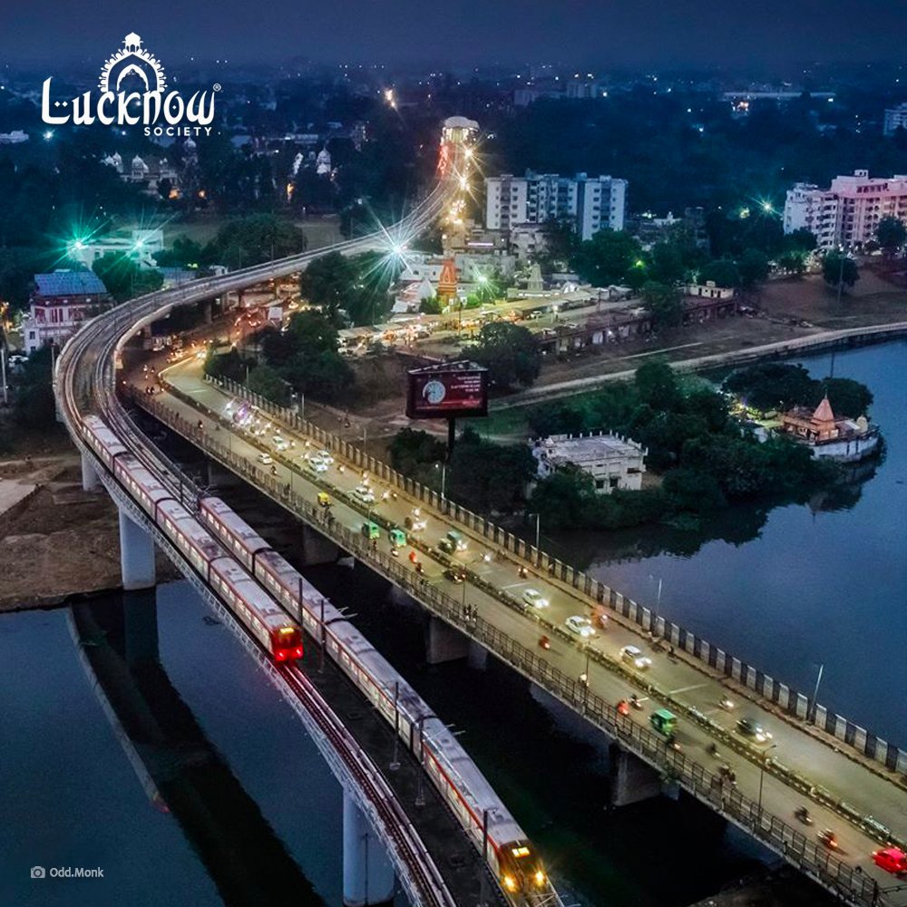 lucknow_me's tweet photo. एक नौ-बहार ए-नाज़ को ताके है फिर निगाह
वो नौ-बहार ए-नाज़ कि है जान-ए लखनऊ - मजाज़
#RiverGomti #HanumanSetu #LucknowMetro #Lucknow https://t.co/jRsZu4yki6