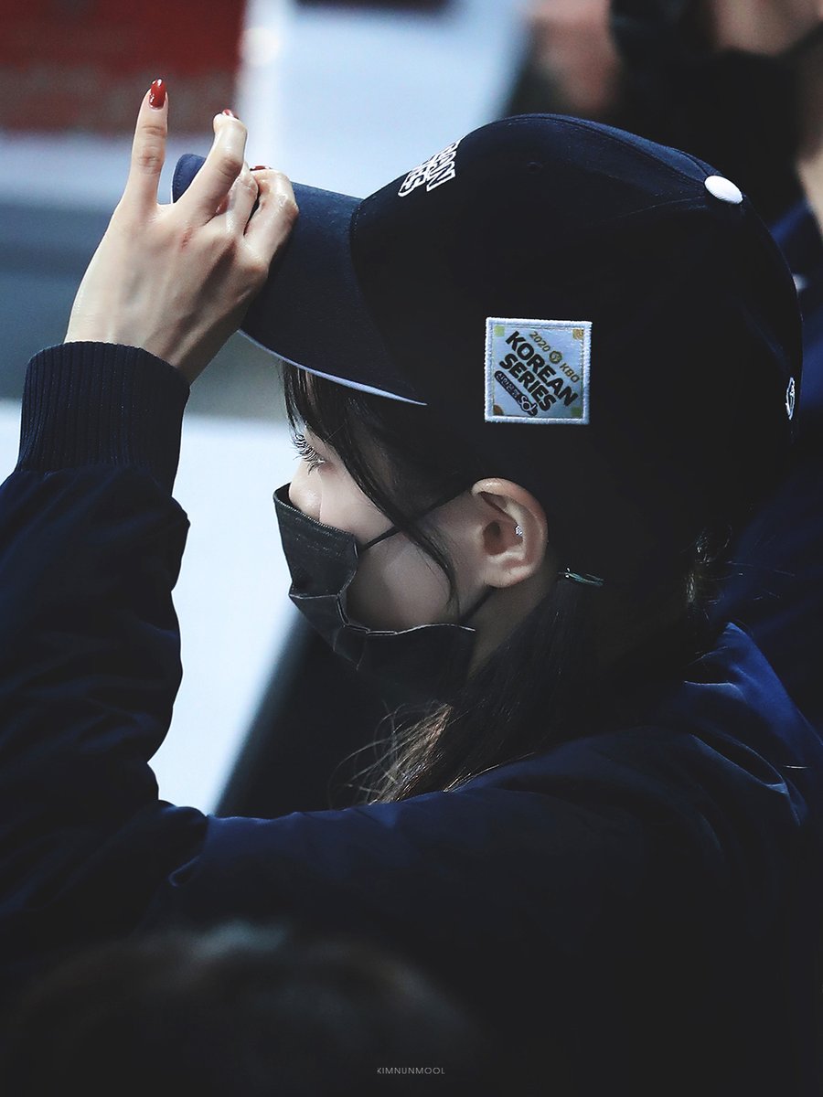 kimnunmool's tweet photo. 201123 

우리집 냉동실에 얼려져있는 메로나보다 더 차가운 냉동츄

#츄 #김지우 #Chuu

@loonatheworld https://t.co/qpH6hJ1So8