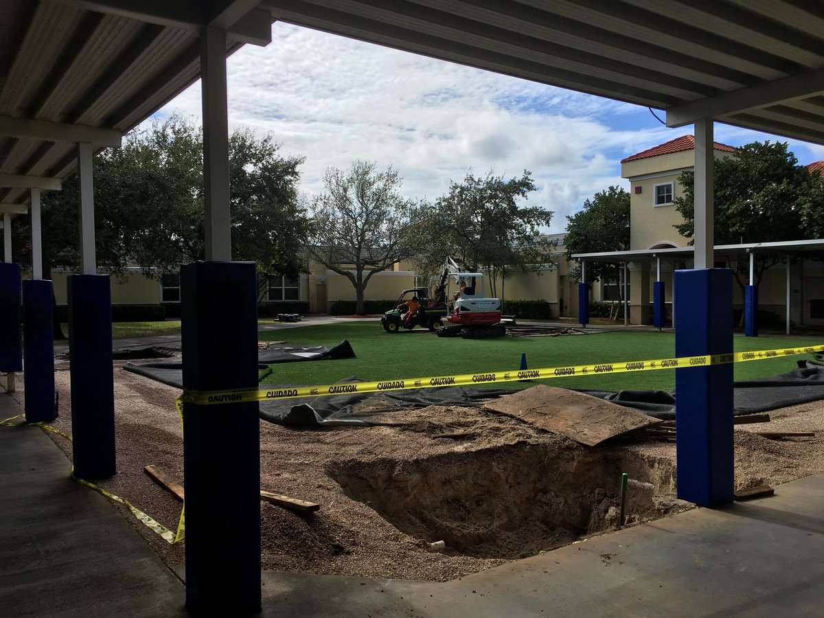 TKAPres's tweet photo. It may be Thanksgiving break, but we have finally obtained a permit and are working hard to give #TKAelementary an early Christmas present—the gift of shade! #TKAbuilds https://t.co/eVtw4k3hTe