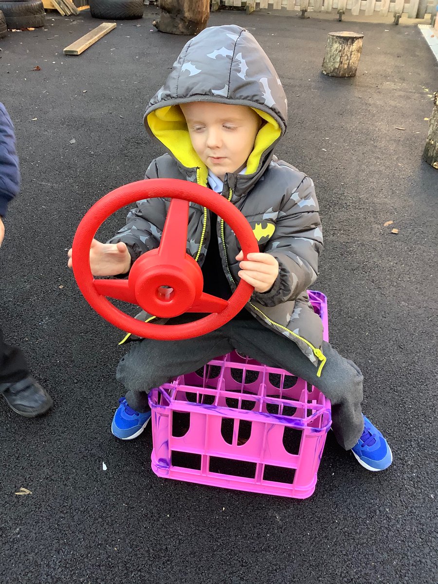 LaceyfieldsRec's tweet image. The children in Bains class have loved our new crates in the outdoor area today! We have had cars, pirate ships and more! 
@LaceyfieldsA #endlessoppertunites