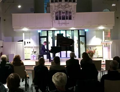 KunstKlank biedt trouwe supporters een mini-concert van Wim Verschuren.: ‘Op Eigen Benen’ is een vervolginitiatief van KunstKlank, waarin studenten van kunstopleidingen een try-out podium geboden krijgen voor hun examenprogramma.... Afgelopen zondag… dlvr.it/RmGZ42