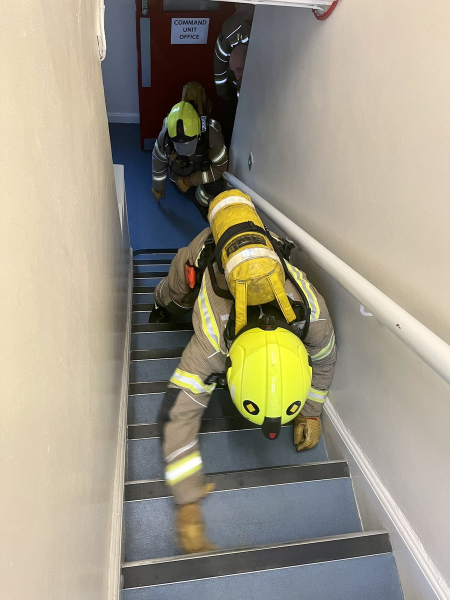 LFBBarkDag's tweet photo. Barking G/W carrying #BA #training using face coverings to simulate dark and Smokey conditions. #firefighterdevelopment https://t.co/I3stTnLh0T