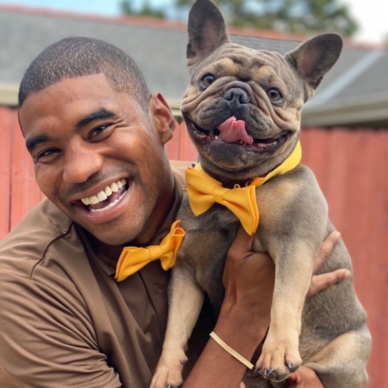 UPS's tweet photo. 💛🤩 We couldn’t imagine a better way to end #BowTieDay than this #PupsOfJay pic! Thanks to Jay & all of our amazing @UPSers who wore gold bow ties to celebrate @ties_tn & raise awareness of their mission to feed those in need. #WishesDelivered
📸: Jason Hardesty https://t.co/k1SCgYMGlL