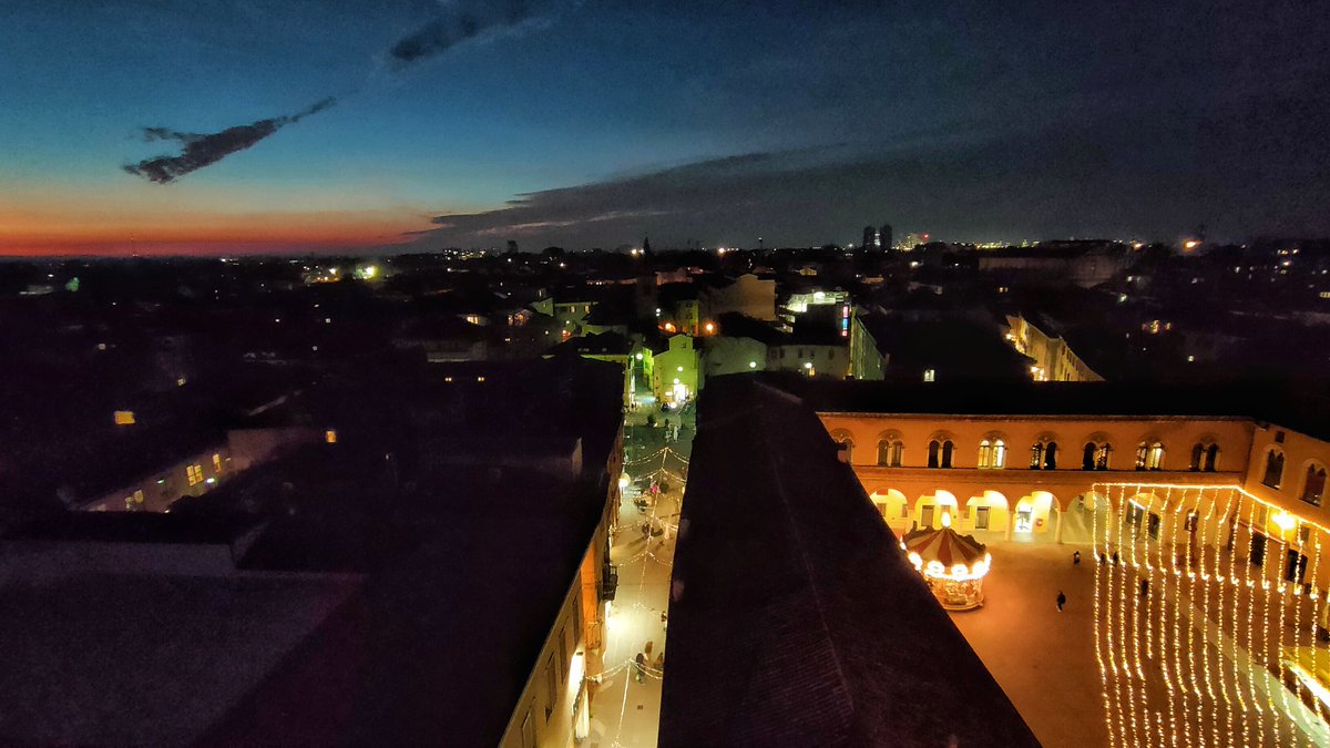 FerraraMagic's tweet photo. #sunset #ferrara #ChristmasIsComing https://t.co/XX8bjcDITw