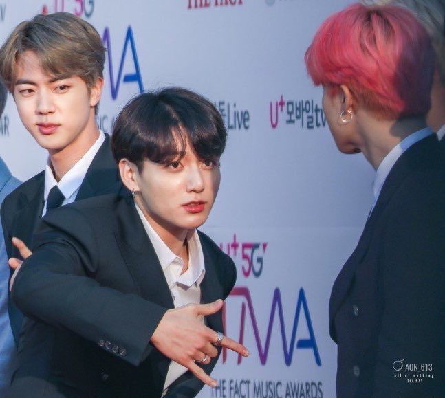 this one time where he randomly did  pose to jimin in front of all reporters