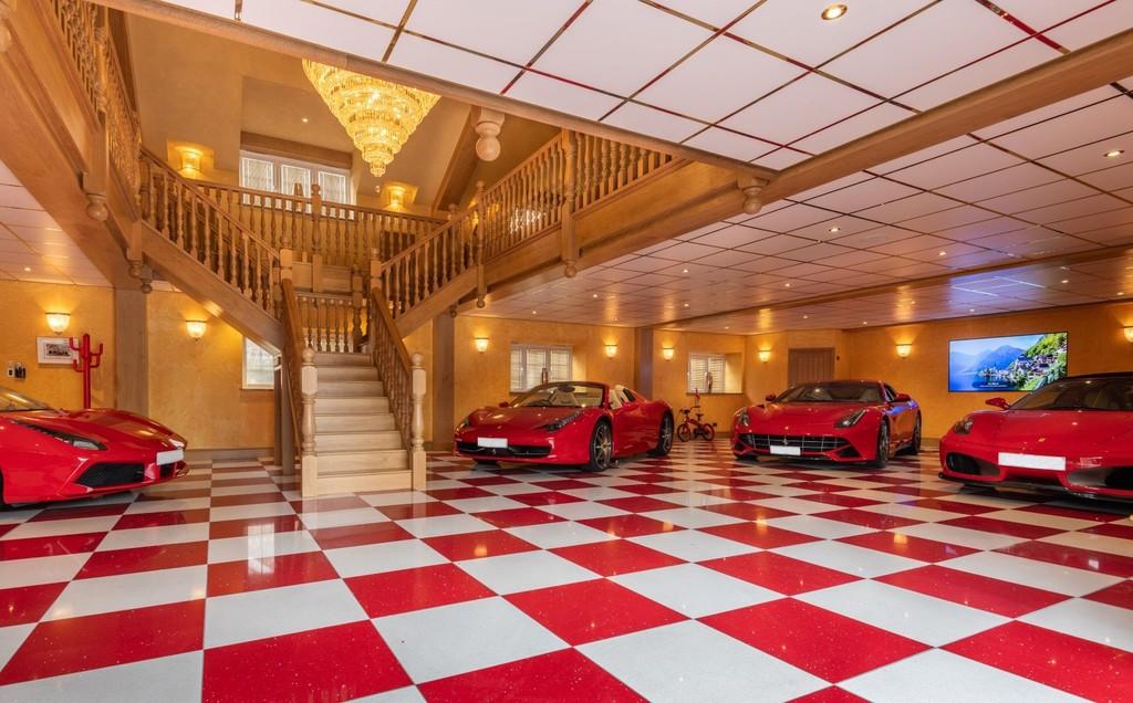 This epic country manor needs to be seen to be believed 😲

Check it out ➡️ bit.ly/370AdAr