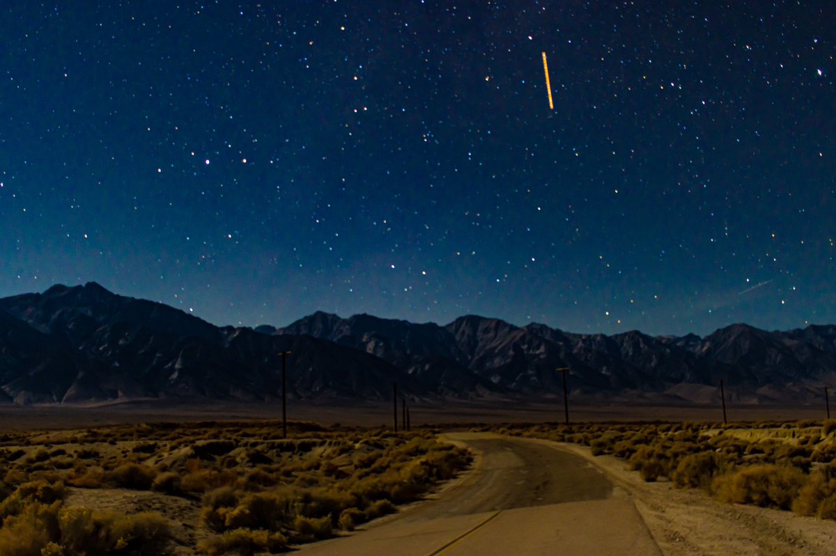 Practicing some long exposure photography away from light pollution along hwy395 en route to Mammoth Lakes. #Astrophotography #nightsky #photography #longexposure #stars #canon #easternsierras #nightskyphotography #mountains #landscapephotography