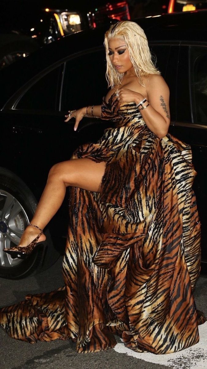 MinajFendix's tweet image. This look was so cute 🤎🖤