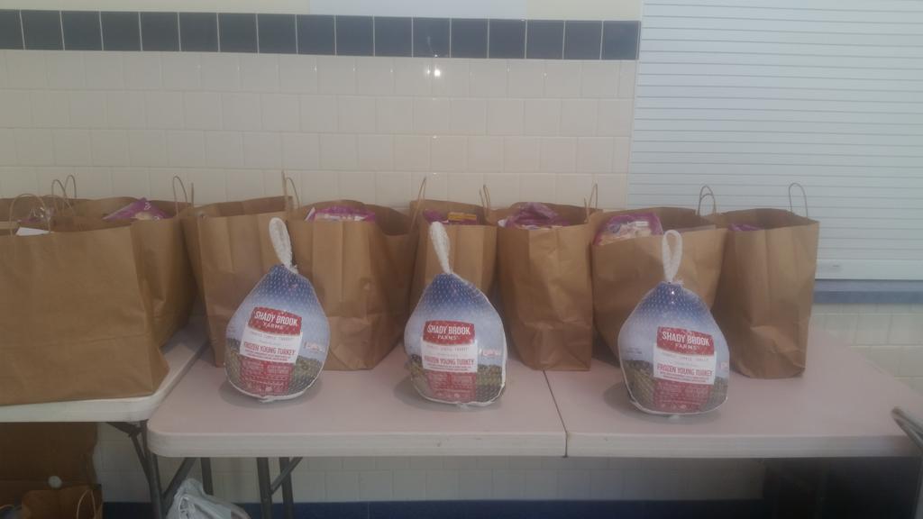 FCPSLiaisonLNES's tweet photo. LNES is Thankful for the Fredericktonian Lodge#12 and the Thanksgiving baskets they provided for our families.🦃 https://t.co/MsazkUPdOe