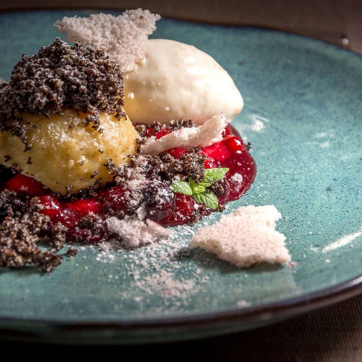 Chef Klaus Holzl

Einkorngrießknödel |Graumohnfüllung | Nackthafercrumble

🇫🇷 Quenelles à la semoule | Crumble d'avoine | Garniture de pavot gris 

#traditionundevolution #regional #GoodFoodGoodFarming #dessert #unserelobbyistdasprodukt #eurotoquesoesterreich #foodporn