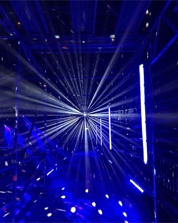 Martin_Global's tweet photo. Bringing stunning visuals to the entry way of an interactive television showcase at the Echo Arena in Liverpool, Alex Knowles at @hawthornbiz didn't skip out on any of the details! Check out how a Martin #MACViper Profile added a dazzling display and tied the space together! ✨ https://t.co/GRNYAih10f