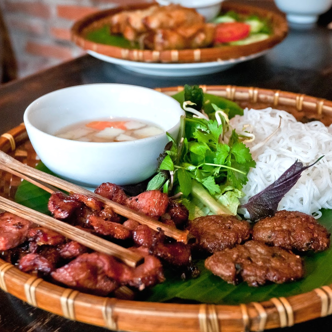 iTTiSouthAfrica's tweet photo. Are you a travelling foodie? Street food in Vietnam is something that you have to try. 🍜 As you travel through Hanoi you are spoiled for choice.

Ready to go on a taste adventure? A #TESOL course can help! Get in touch today! 🎓

✉️ info@ittisouthafrica.com https://t.co/EHn4Re1Vi6