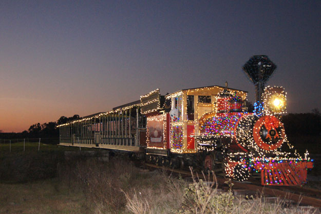 All aboard! Experience Florida's Christmas train! You'll get to see Christmas lights on a journey around the <a href="/KirbyFamilyFarm/">KirbyFamilyFarm</a> on a historic locomotive. The Christmas Train is a wonderful holiday event that runs on select nights in December. 🎄🚂 ow.ly/hgzZ30rjpm8