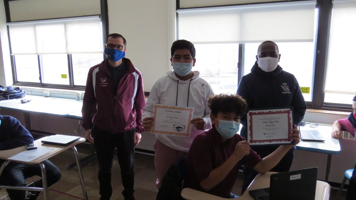 uascs's tweet photo. #UASCS #MiddleSchool awards #UASAtoms with #HonorRoll certificates. To be on the Honor Roll, Atoms must earn the following averages.
#MeritRoll: 86-89.9
Honor Roll: 90-92.9
High Honor Roll: 93-96.9
#DeansList Award: 97-100
@dfranknyc @Ninacharters @CharterEmpire @nycharterassoc https://t.co/8LwRvkXT4a