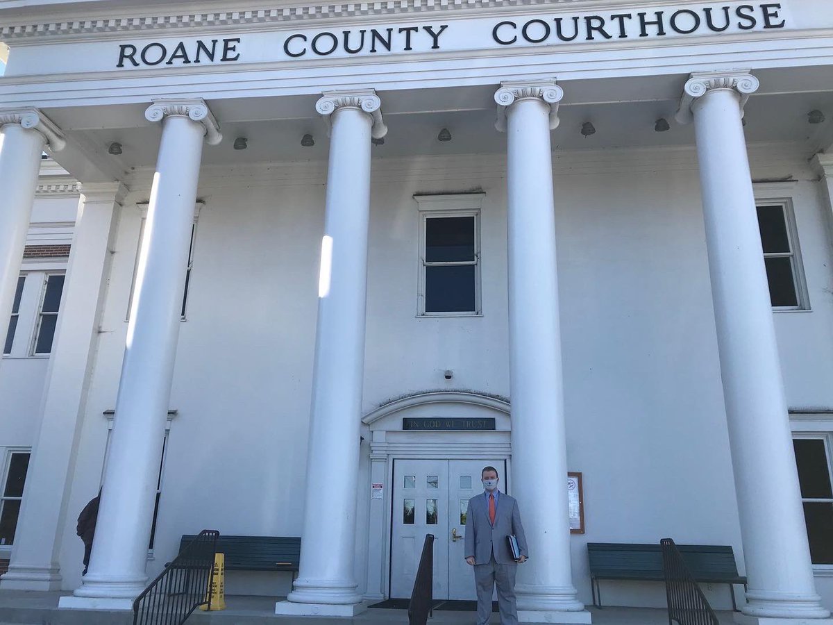 UTLegalClinic's tweet photo. First up for #SemesterHighlights is Wills Clinic. Following court today Student Attorney Josh Anderson said "I used to live right across the street from the Courthouse. I dreamed of being in court one day there as a lawyer. It was amazing to do a conservatorship in Roane County!" https://t.co/PDTNnnqrS2