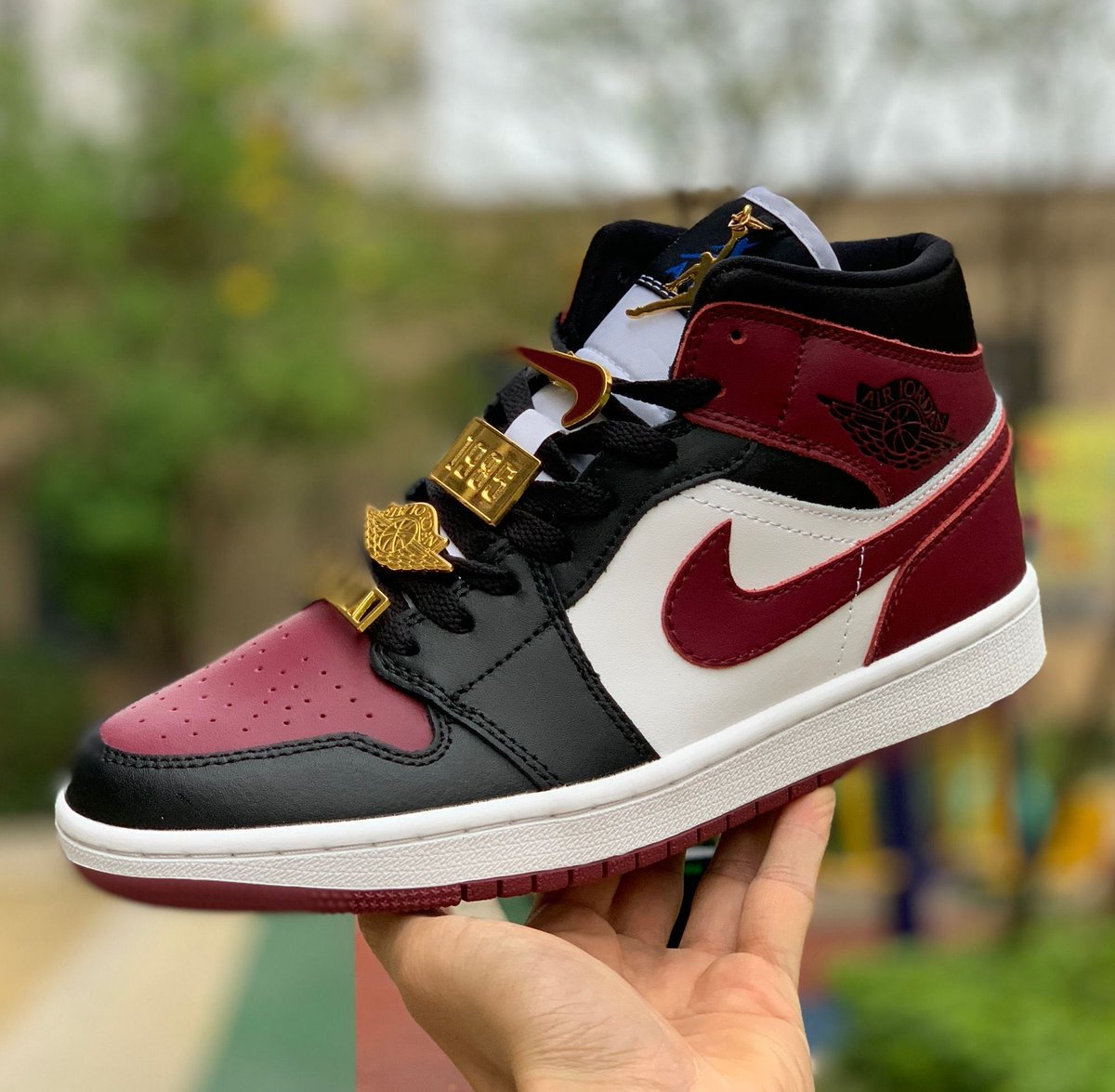 air jordan 1 mid restocks