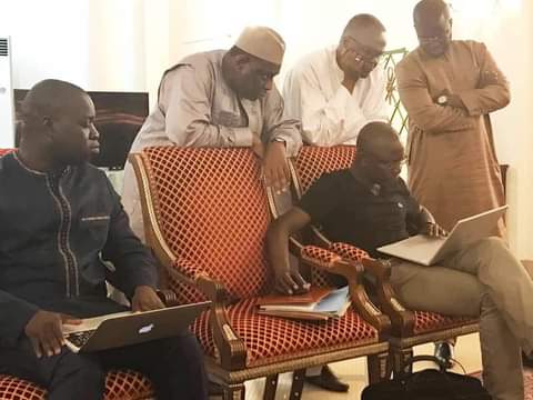 probergfy's tweet image. Bon le schéma est clair Monsieur le Président. 
D&apos;abord les Robots sont en train de collecter les données pour les prochaines élections . 
En réalité, pour l&apos;efficacité des robots nous devons travailler sur le contenue en nommant Idrissa au CESE.  #MonPointDeVue #GrowHacking