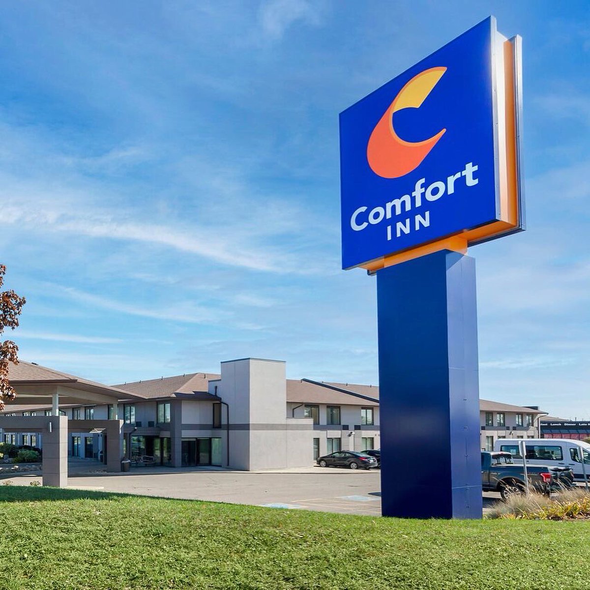 PrideSignsltd's tweet photo. Now and Then 📸👌 #afterandbefore
#comfortinn #mississauga #signsbypridesigns #accomondation by @choicehotels# https://t.co/albuvkXf3D