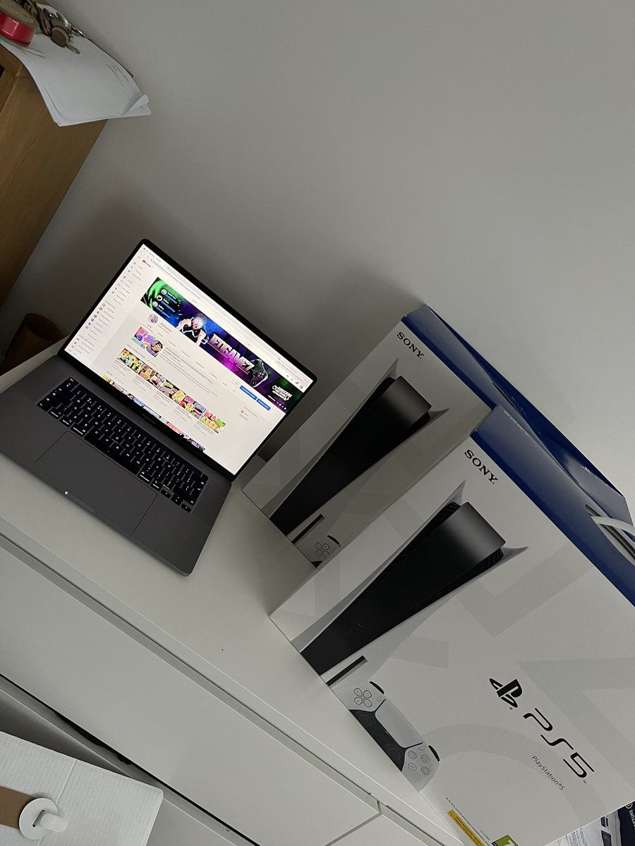 pleasantplu's tweet photo. 💥 PS5 GIVEAWAY 💥

Giving away one BRAND NEW PS5! To enter:

RT this Tweet and FOLLOW ME ✅
SUBSCRIBE to my YouTube channel ✅

Reply DONE with a screenshot as proof to complete your entry 🤑

Winner picked at 8pm THIS Friday 28th November. 

https://t.co/L6sbzHf6XL https://t.co/UxoGeo3wez