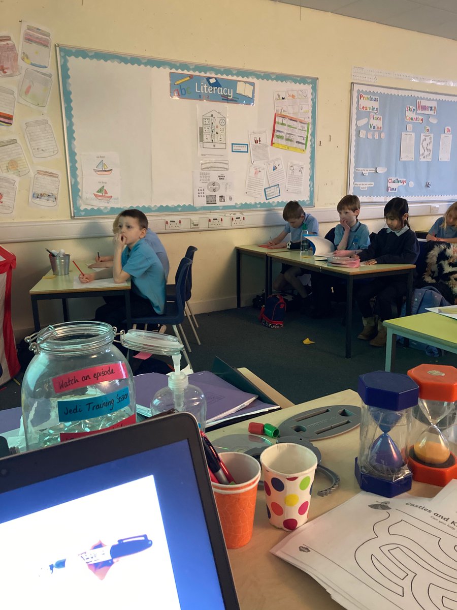 missblyth1's tweet photo. We were also practising our listening skills today as we followed a How To Draw on the smartboard. https://t.co/18O9LUw0Yl