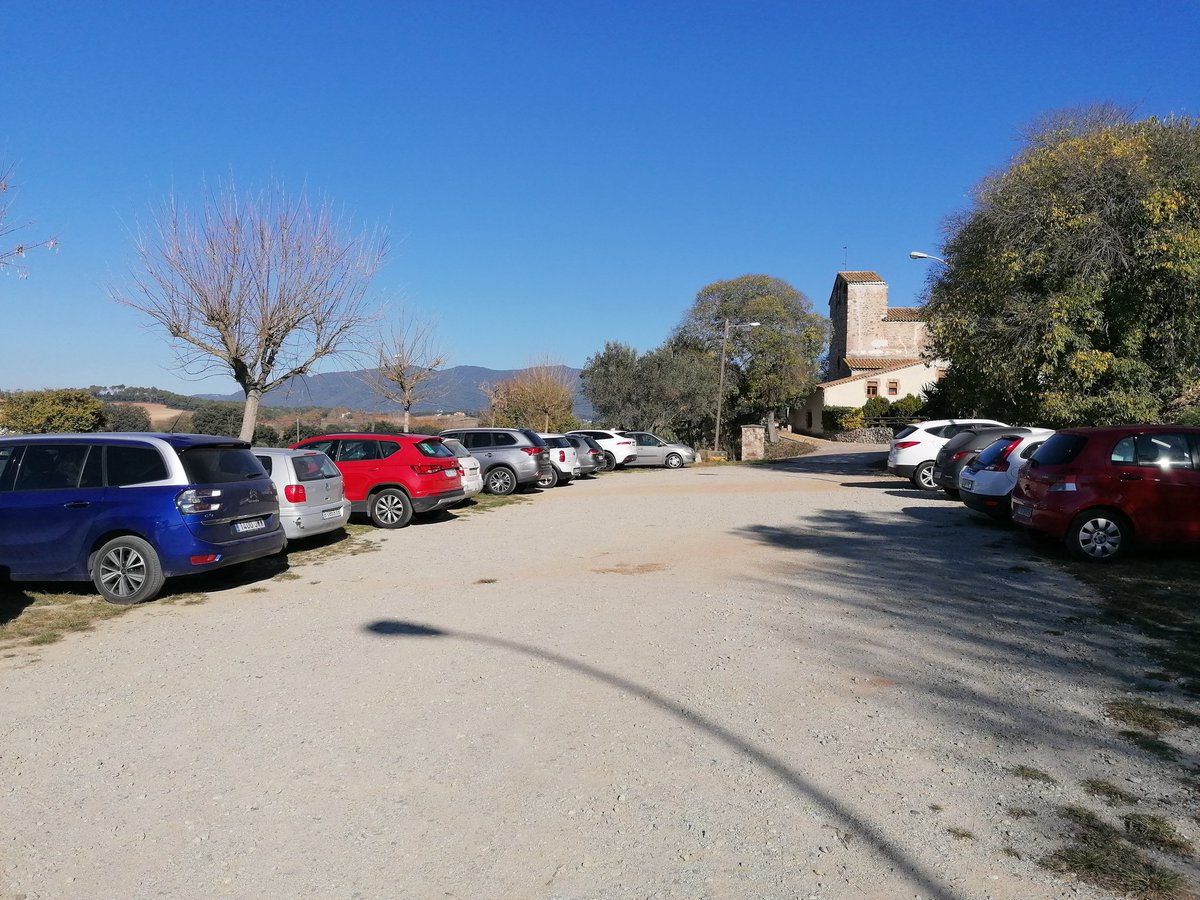 Aquesta pandèmia ha consolidat un fet que alguns ja fa uns anys que anem denunciant: la massificació de l'entorn rural a les àrees periurbanes. Marata, poble de 170 habitants al costat d'una conurbació de més de 100000 habitants 1/5  Fil 👇👇