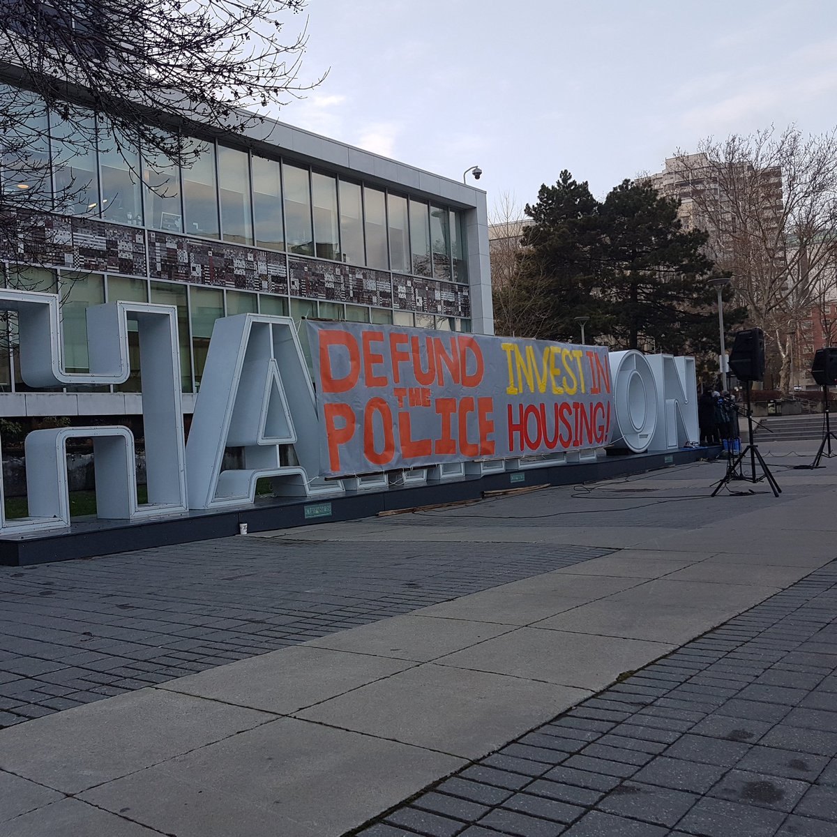 DesmondCole's tweet photo. I'm at Hamilton city hall, where residents are demanding an immediate transfer of city funds from policing to housing

when the press conference begins I'll broadcast it live https://t.co/klVsGxKwxV
