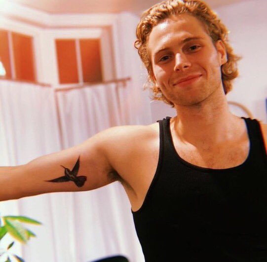 luke hemmings smiling: a much needed thread