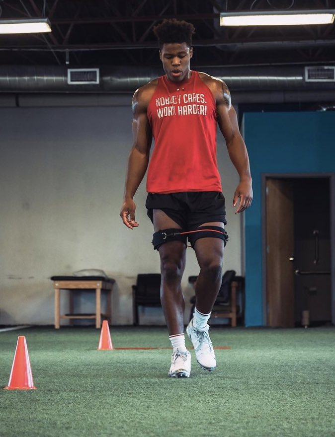 coach_t_allin's tweet photo. Stay Ready😤 Then you’ll never have to get ready‼️🦾 @aj_taylor2016 

•
•

#MondayMotivaton #Monday  #Grind #Football #NFL #Speed #Strength #Conditioning #Power https://t.co/B815T7ow8U