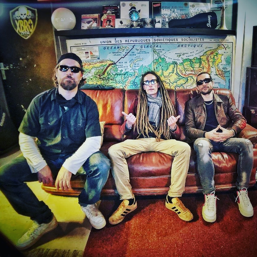 LFC_music's tweet photo. Belle rencontre avec Babou au #lfcstudio
🤜😎🤛
.
.
.
.
.
.
#lfc #LesFreresCirade #lfcmusic #musicproducer #musicproducing #music #reggae #babou https://t.co/DIl1O1EvFu