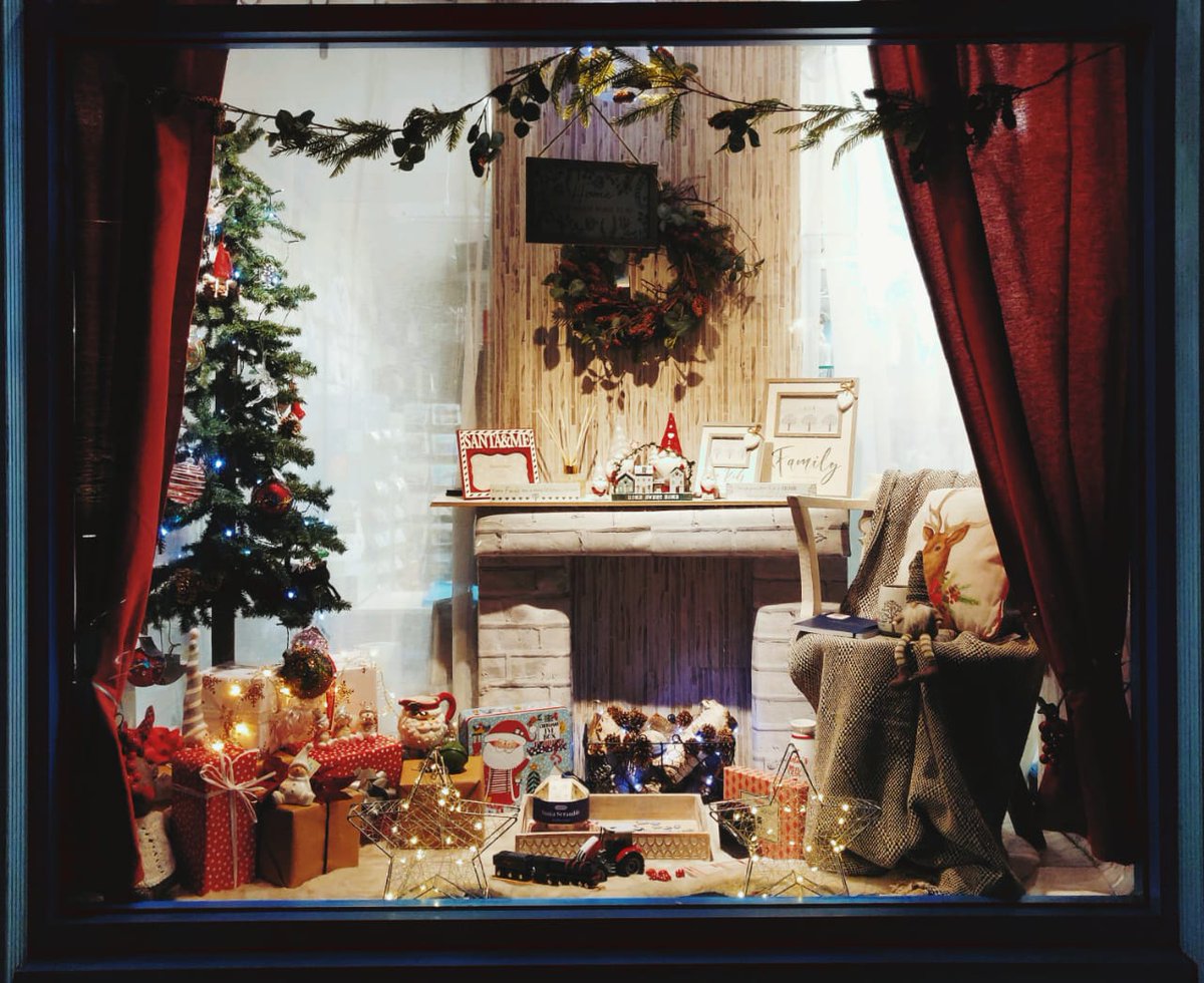 mantonscards's tweet photo. Home for Christmas is the theme of this year's Christmas Window Display.
#isleofman #vm #windowdisplay #porterin #Mantons #visualmerchandising https://t.co/t1UT3mo8xn