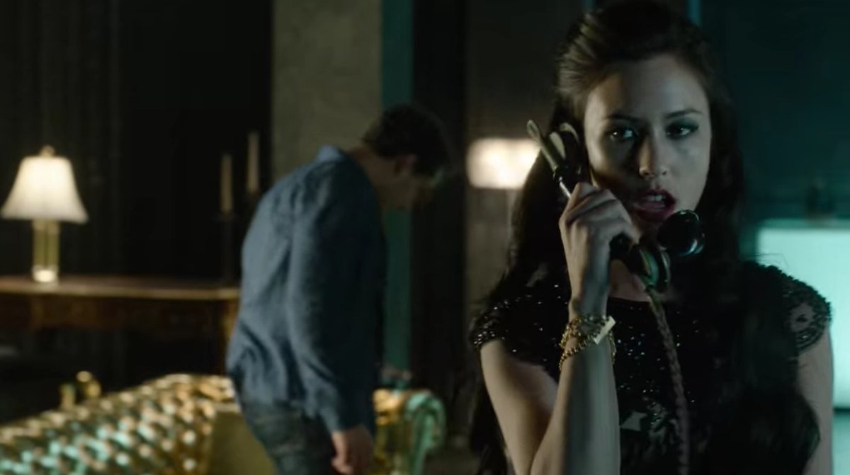 I'm making another attempt to listen to/rewatch season 1 of Shadowhunters and I kinda want to make a running commentary of all the amazing/hilarious/cursed stuff in these early episodes.Exhibit A: Camille's incredible antique phone in 1.03!! that entire Vampire Aesthetic