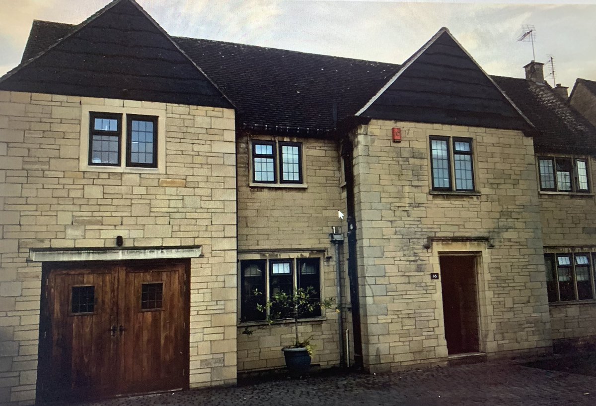 GI_SYKES's tweet photo. A before and after of a stunning house in Bristol that we have sprayed the windows of the front and side elevation in 9011- Black  #paintingcontractor #windowspraying  #constructionmanagement  #renovationproject #projectmanagement #luxuryhomes #transformation #spraying  #oldtonew https://t.co/AG0pLxYZ3w
