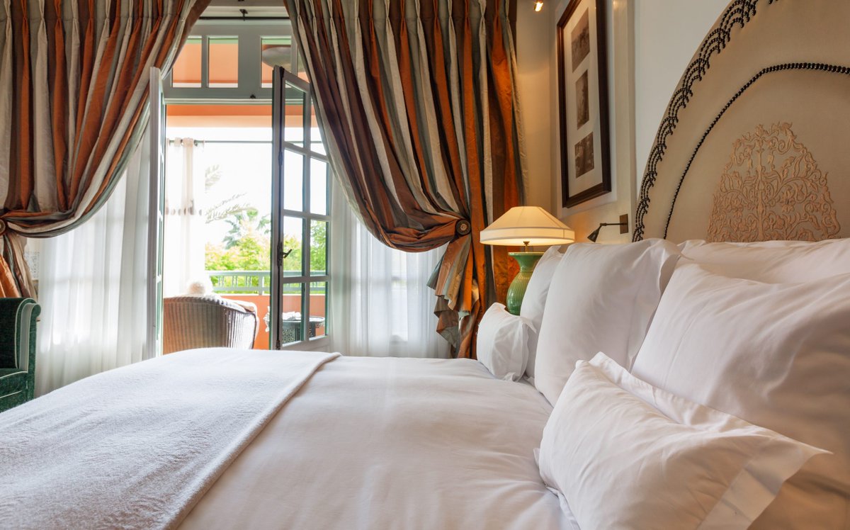luxist_com's tweet photo. These Essential Tips Turn Your Bedroom into a Luxurious Escape This Winter https://t.co/JPdmcXorQs https://t.co/gpXWPF96MZ