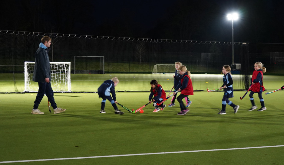 CHSPEDept's tweet photo. Elite hockey coaching isn't reserved for the Senior School alone. Year 3 and 4 pupils under the spotlights this afternoon were enjoying their hockey lesson under the guidance of Reading Hockey Club @readinghc and competition looked fierce! @CHSMoulsford https://t.co/DFO4P7kh9q