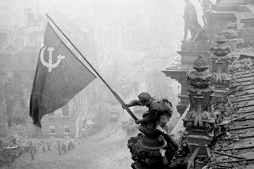 StalinUb's tweet photo. @SoniaAndolz ¡La victoria es roja! Hoy, 16 de abril de 1945, Berlín ha caído y, con él, la Alemania de Hitler. La feroz valentía de los soldados soviéticos ha vencido a la cobardía del enemigo. ¡Hermanos y hermanas, la libertad es vuestra! https://t.co/BUcFUsSQcq