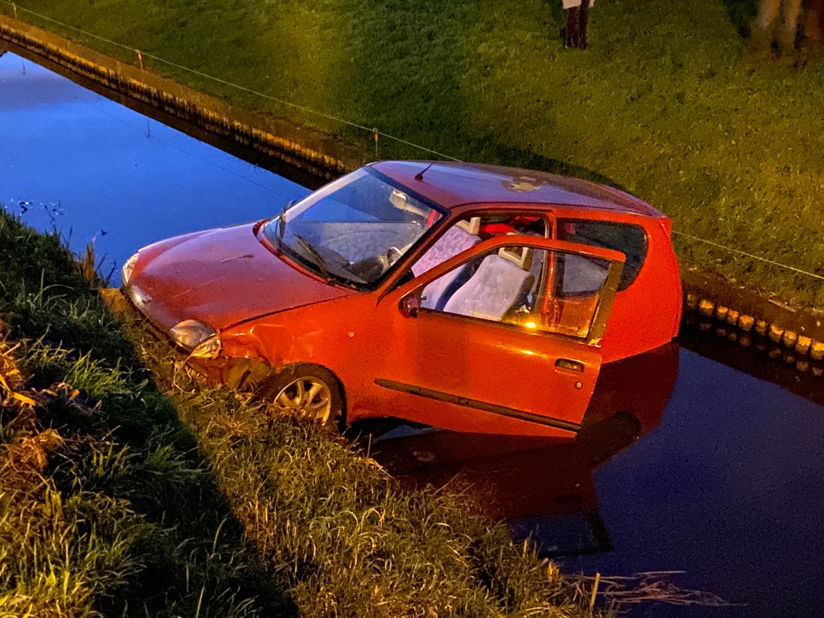 Lees alles over: "Auto te water na botsing in Zwaagdijk-Oost" op Medemblik Actueel | #auto #medemblik #ongeval #zwaagdijkoost..