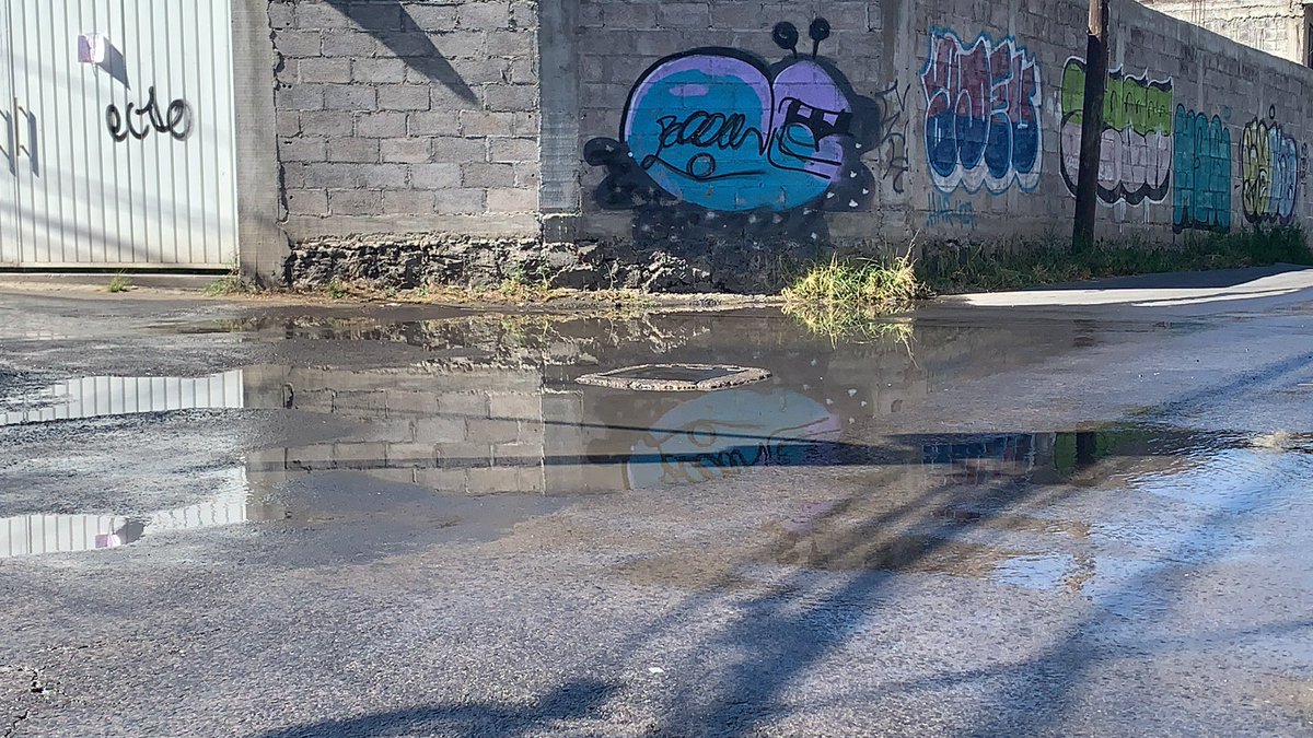 JLSanz92's tweet photo. @SacmexCDMX Buen día!
Solo para reportar fuga de agua, desde el día sábado 21 de noviembre 2020, se está desperdiciando mucha agua.
Ubicación. Av. Palma no. 168 san Andrés Totoltepec, Tlalpan, 14400, Cdmx. https://t.co/ovo0vt7XK7