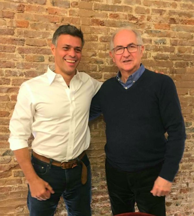 alcaldeledezma's tweet photo. Hoy nos reencontramos 2 compañeros de lucha, recordando tiempos de La Salida, la cárcel y el compromiso de rehabilitar el cese de la usurpación.
Fue una conversación franca sobre los avances, retrocesos, éxitos y errores y también respecto a la necesidad de una unidad auténtica. https://t.co/jG3rylxd7o