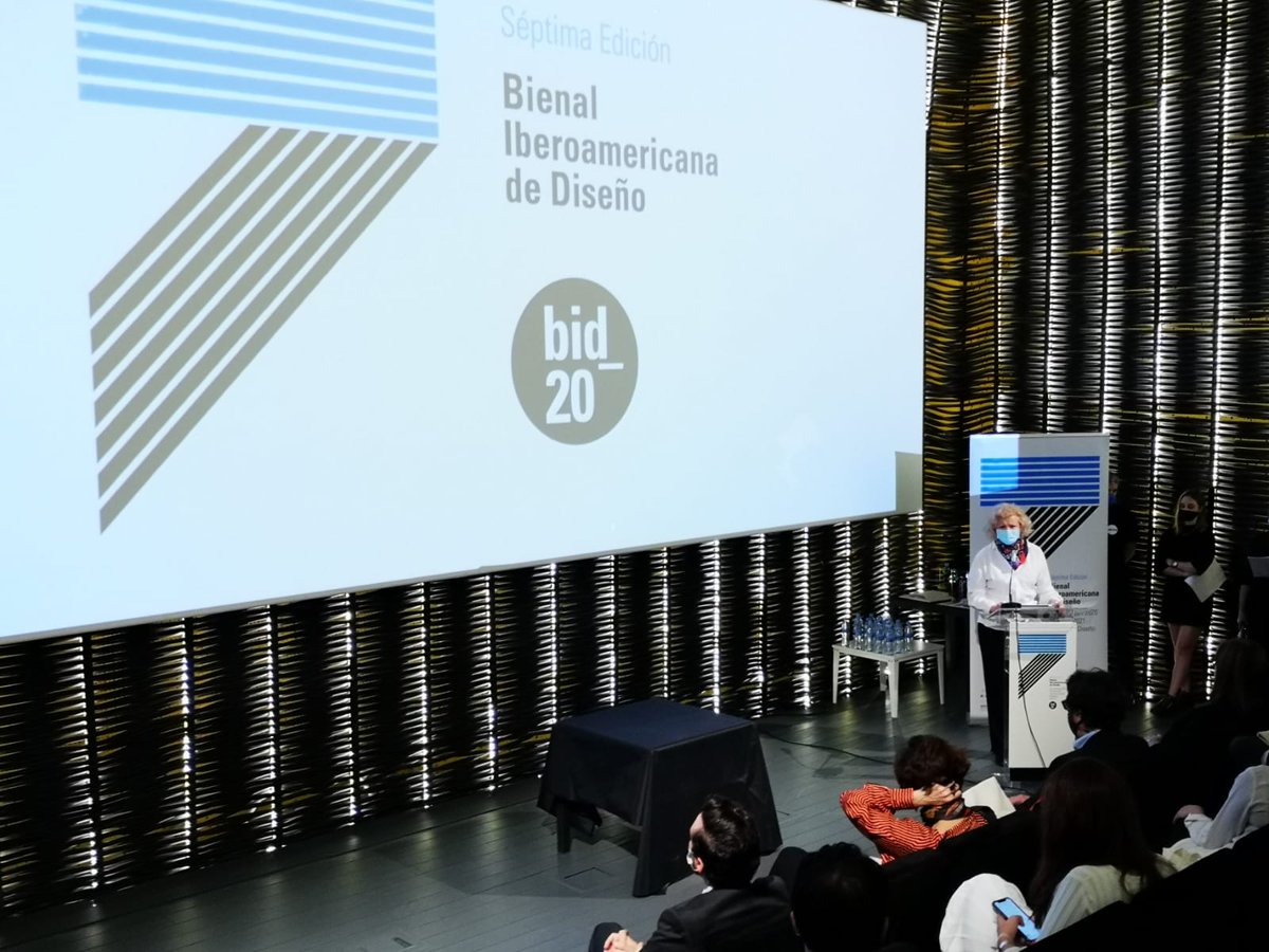 🚀En plena inauguración de la #BID20. Entrega de premios. Mucha emoción por las redes.
.
#diseñográfico #comunicaciónvisual #diseñodemoda #diseñodecomplementos #diseñotextil #diseñodeinteriores #diseñodeespacios  #diseñotransversal #diseñodigital #diseñodeproducto