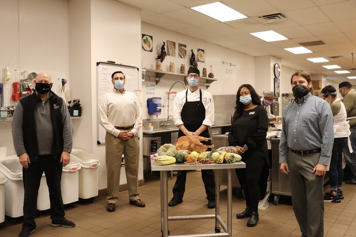 sodexo_live's tweet photo. Some scenes from our Thanksgiving Dinner prep with @VisitPasadena @PasadenaGov for the Union Station Homeless Services Dinner in the Park! #GiveBack https://t.co/U7AqHsDC9M