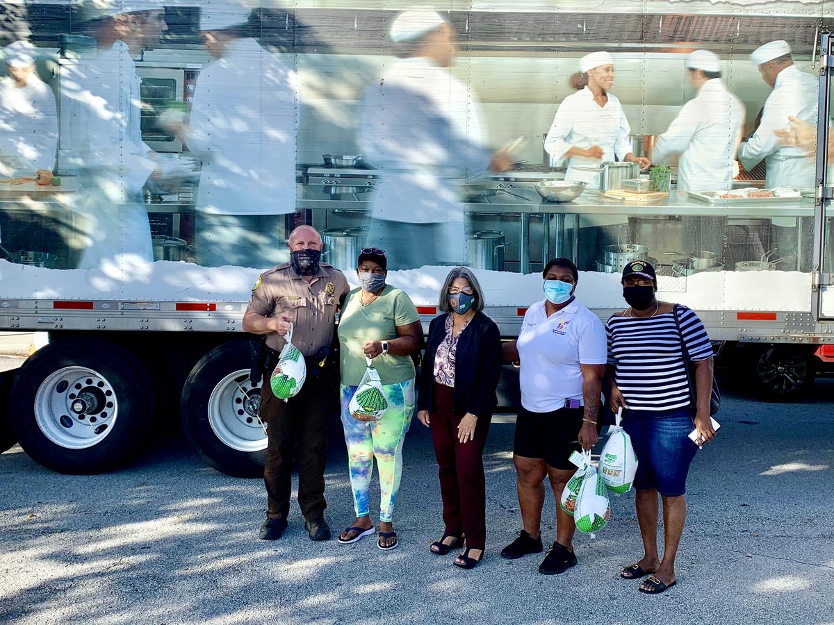 It was great being back in South Dade this morning with @MiamiDadePD for a Turkey giveaway. Thanks to all of our officers and non-profit organizations who continue to step up during this difficult time - because of them we helped distribute over 450 turkeys to families in need.