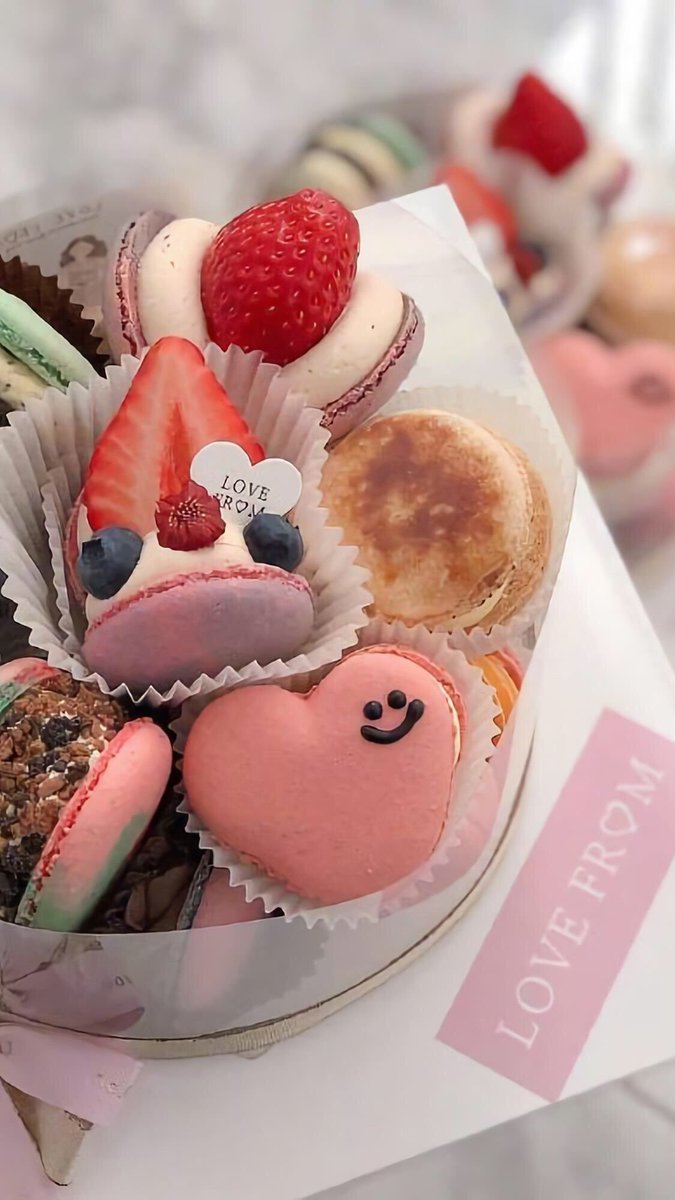 Int_MP's tweet image. A sweet day with sweet #macaron 
🧏🏻‍♀️