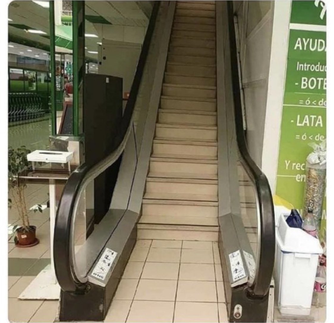 PauMatalap's tweet photo. Cuando te ofrecen una vacante...pero es de pool/volante🤦🏽‍♂️
#Enfermería https://t.co/4Xpeyo7crF