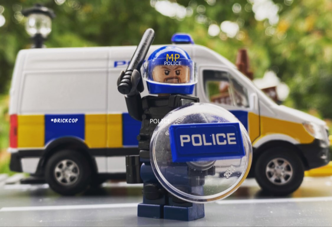 Brick_Cop's tweet photo. A Lego visual depiction of how we go from ‘Beat Duty’ Uniform, to full Public Order Level 2 kit.
Apparently someone is claiming Terrorist incidents didn’t happen because we were seen doing this in the street.
It’s what we do to protect London.
#ThinBlueLine #Level2 #KittedUp 🚨 https://t.co/5SiFrc45EH