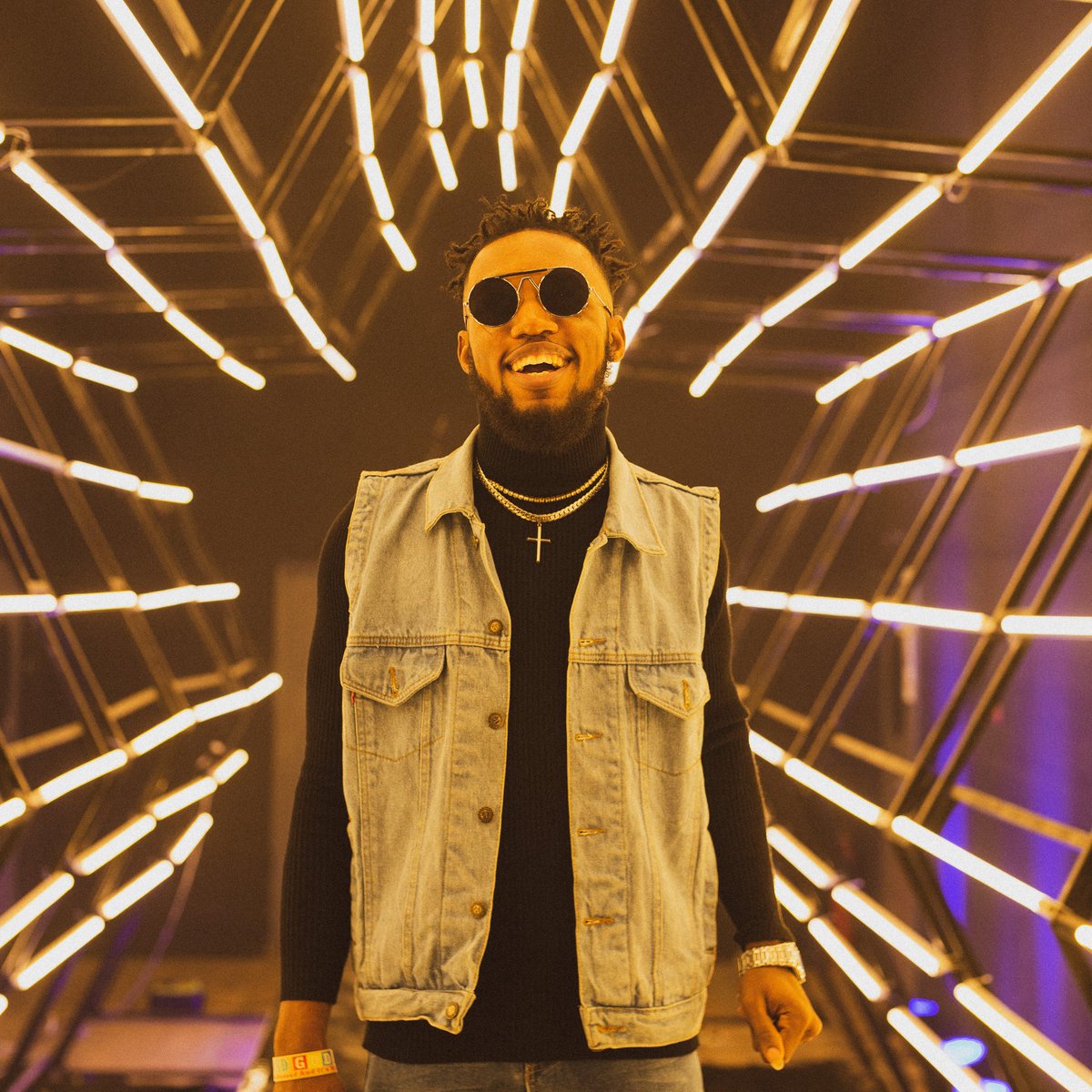 MTNYellostar's tweet photo. Man like @Officialjessed1 . 😎
#MTNYelloStar #TurnItup https://t.co/pOeMKYW30C
