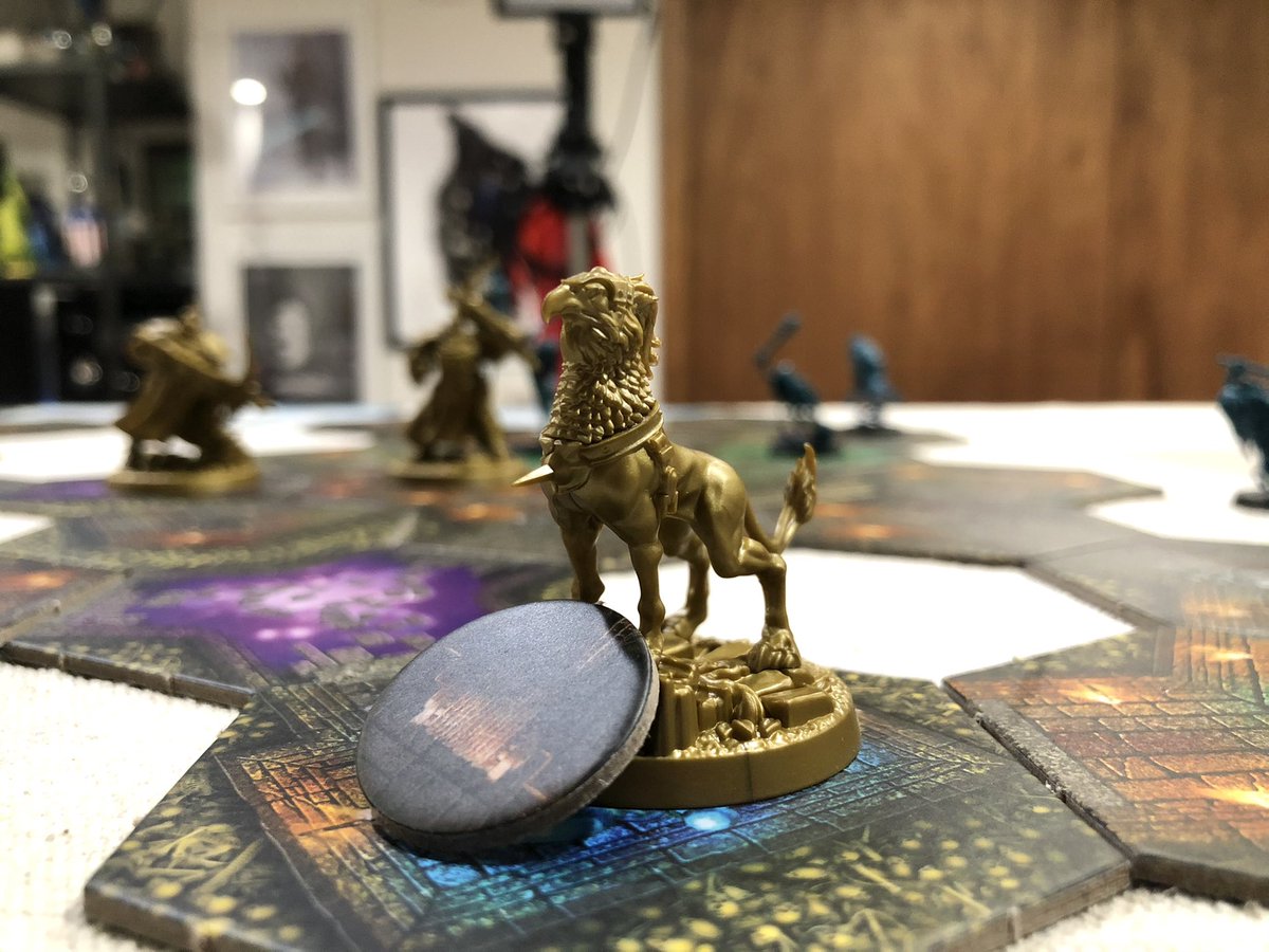 theMCGuiRE's tweet photo. Yeah - Valiant for the win! #warhammer #crypthunters #boardgames #tabletopgames https://t.co/584zIcizBS