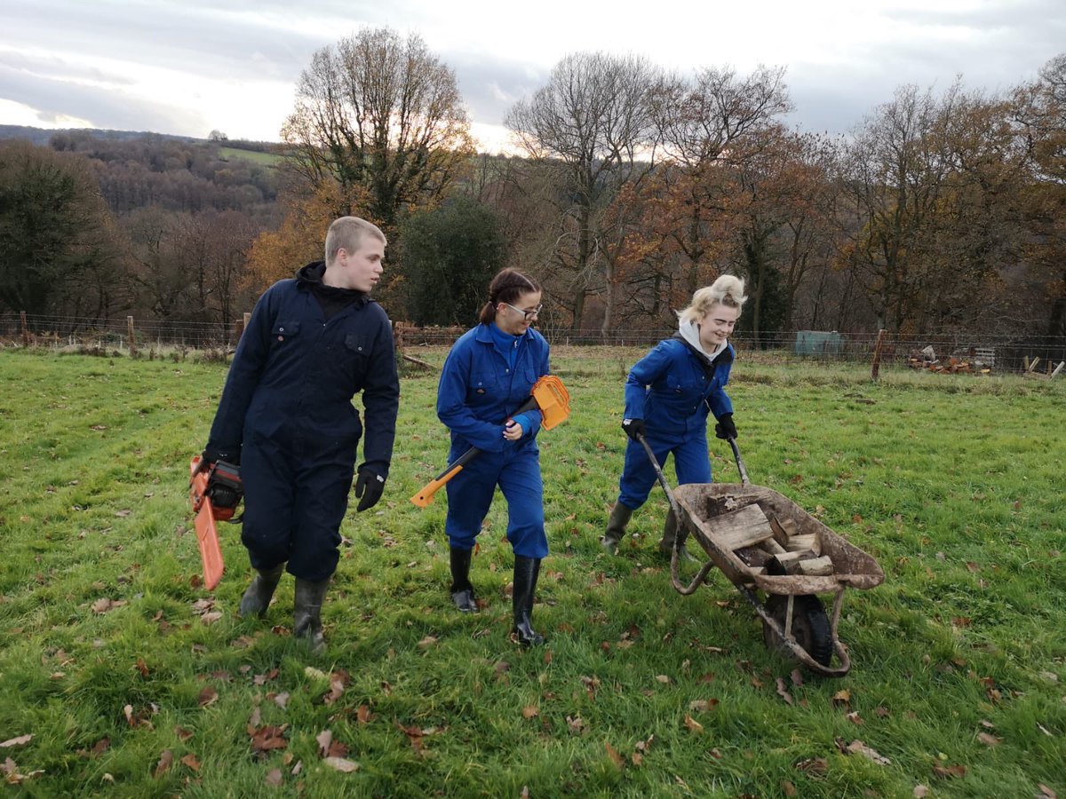 act_schools_kel's tweet photo. A fantastic first day on the farm for @acttrainingltd schools learners! @JamiesFarm https://t.co/He9U2cZdcD