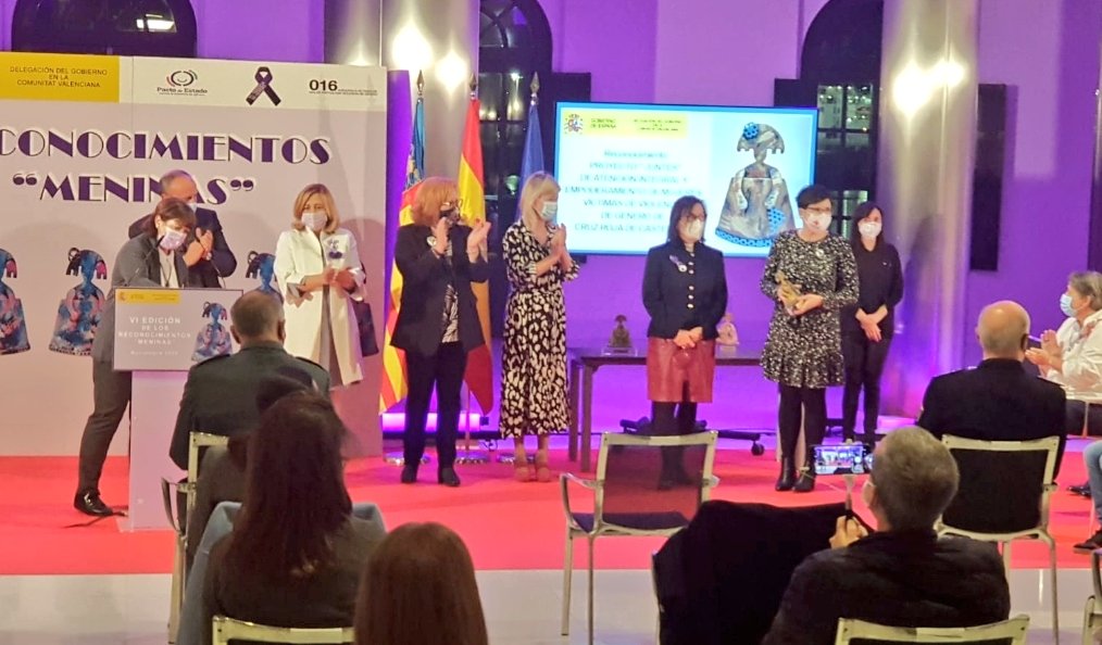 DelegGobCVA's tweet photo. #MeninasCV2020
“Reconocimiento al Proyecto “Juntes” de Cruz Roja Castellón. Proyecto que partió de la iniciativa de mujeres que habían superado la de violencia de género, y que tras haber sido fortalecidas, querían ayudar a otras”. https://t.co/STeCINzDb2