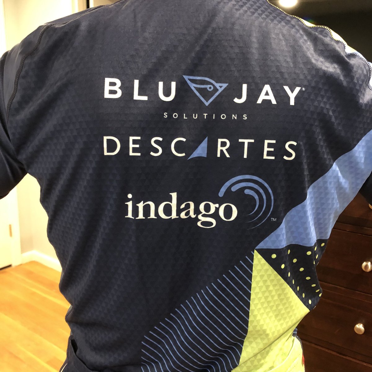 LL4T1DCure's tweet photo. Our 2020 Logistics Leaders for T1D Cure team jerseys have arrived! Couldn’t wait to wear it, so I trained with it indoors today. @joinindago @myblujay @DescartesSG @JDRFGNE #logistics #supplychain #T1D https://t.co/a5VQNI9v1a